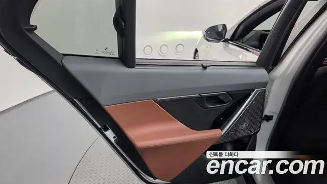BMW 5 Series 2025 — ფოტო 20/34