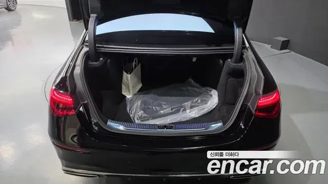 Mercedes-Benz S-Class 2021 — Photo 16/20