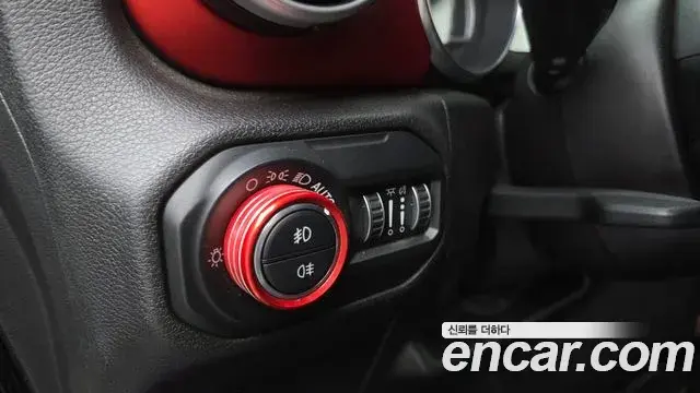 Jeep Wrangler 2018 — Фото 19/20