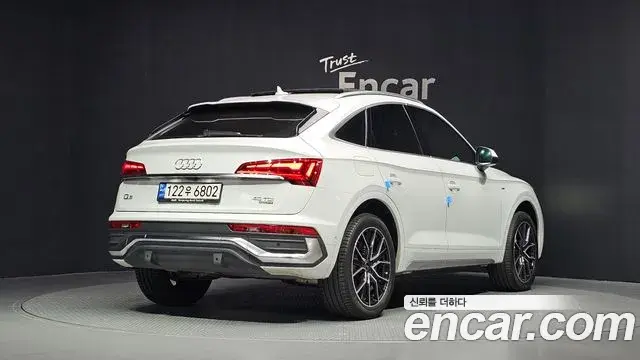 Audi Q5 2022 — Şəkil 25/32