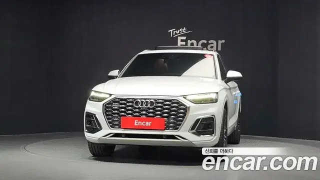 Audi Q5 2022 — Şəkil 28/32