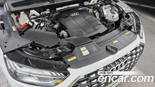 Audi Q5 2022 — Şəkil 16/32