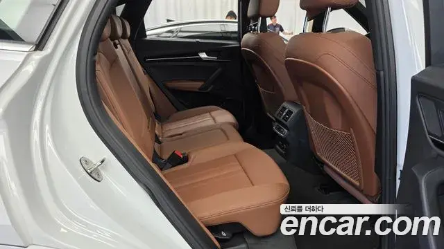 Audi Q5 2022 — Şəkil 10/32