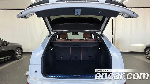 Audi Q5 2022 — Şəkil 11/32