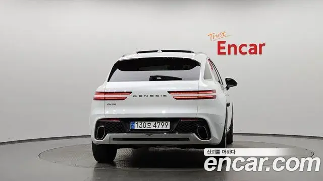 Genesis GV70 2023 — ფოტო 17/35
