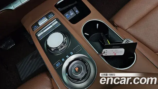 Genesis GV70 2023 — ფოტო 29/35