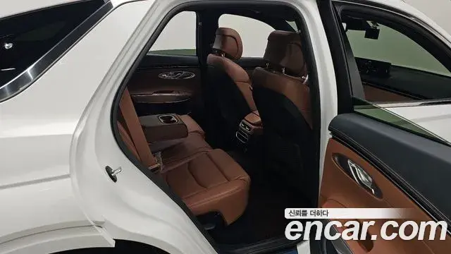 Genesis GV70 2023 — ფოტო 26/35