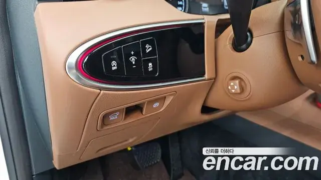 Genesis GV70 2023 — ფოტო 21/35