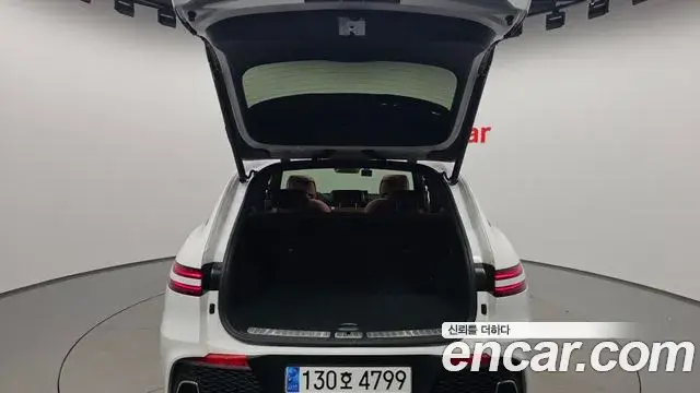 Genesis GV70 2023 — ფოტო 28/35