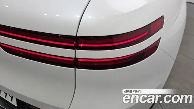 Genesis GV70 2023 — ფოტო 16/35