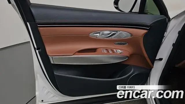 Genesis GV70 2023 — ფოტო 34/35
