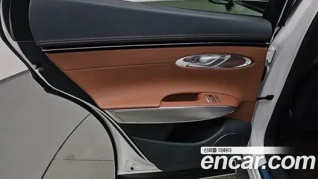 Genesis GV70 2023 — ფოტო 8/35