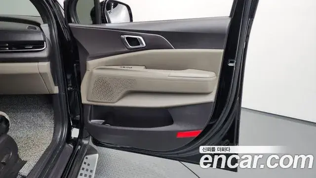 Kia Carnival 2024 — Şəkil 29/33