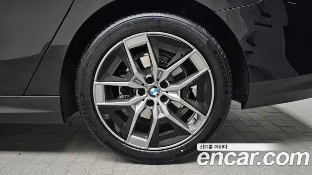 BMW 5 Series 2025 — Photo 27/32