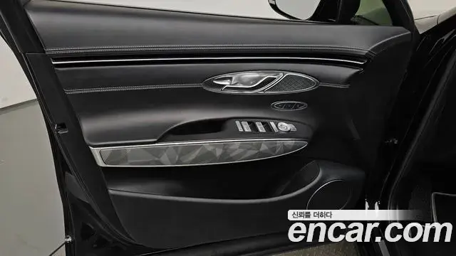 Genesis GV70 2022 — Photo 24/37