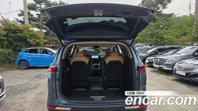 Kia Carnival 2022 — Şəkil 17/20