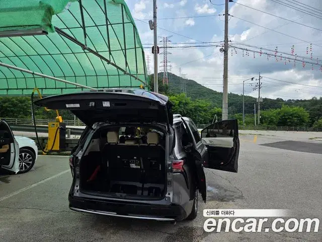 Toyota Sienna 2024 — ფოტო 3/12
