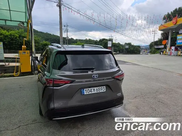 Toyota Sienna 2024 — ფოტო 1/12