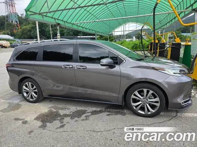 Toyota Sienna 2024 — ფოტო 8/12