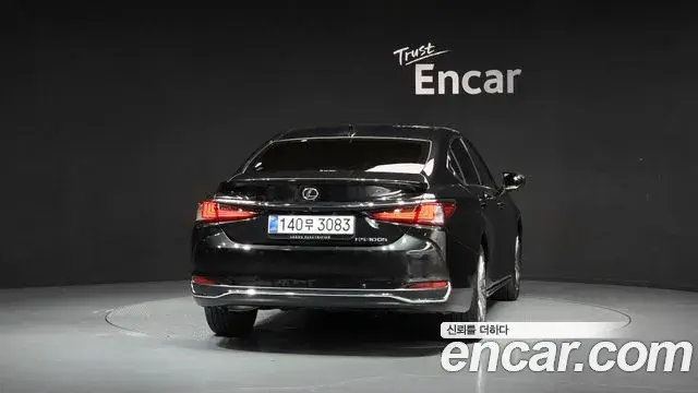 Lexus ES300h 2026 — Şəkil 24/32