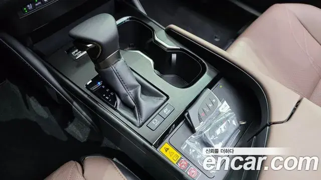 Lexus ES300h 2026 — Şəkil 13/32