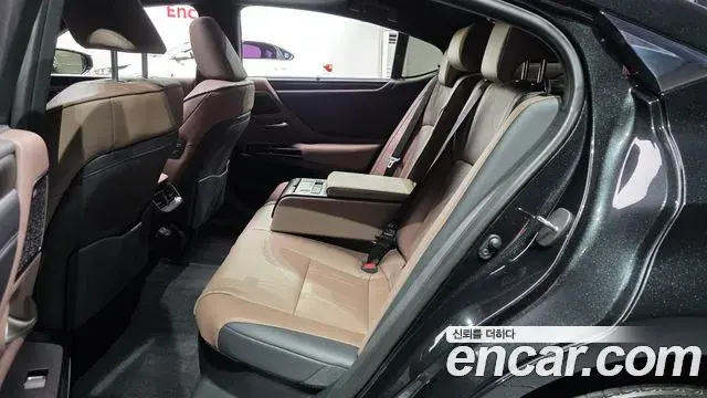 Lexus ES300h 2026 — Şəkil 17/32
