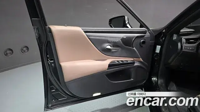 Lexus ES300h 2026 — Şəkil 12/32