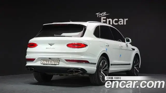 Bentley Bentayga 2023 — Photo 16/40