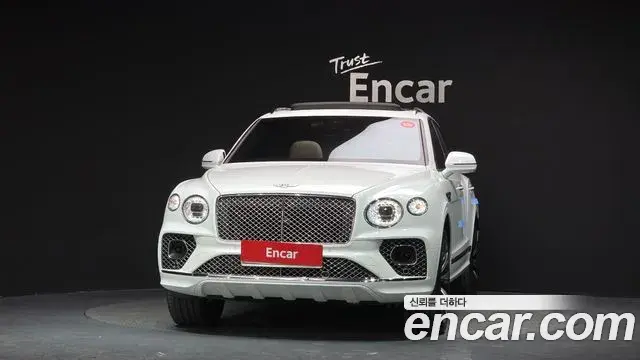 Bentley Bentayga 2023 — Photo 2/40