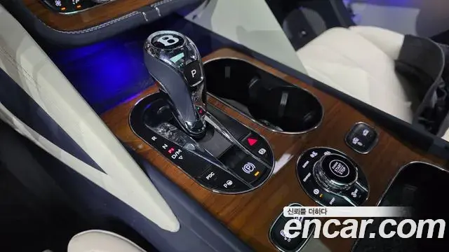 Bentley Bentayga 2023 — Photo 30/40