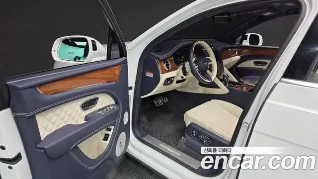 Bentley Bentayga 2023 — Photo 11/40