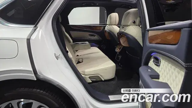 Bentley Bentayga 2023 — Photo 35/40