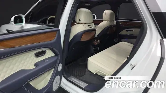 Bentley Bentayga 2023 — Photo 5/40