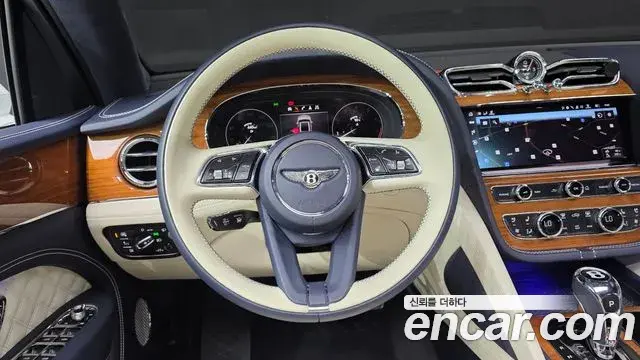 Bentley Bentayga 2023 — Photo 36/40