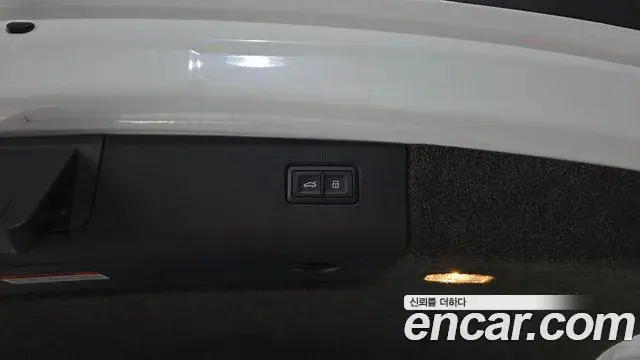 Bentley Bentayga 2023 — Photo 19/40