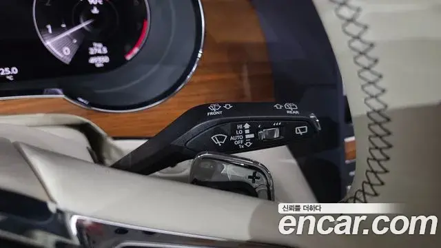 Bentley Bentayga 2023 — Photo 18/40