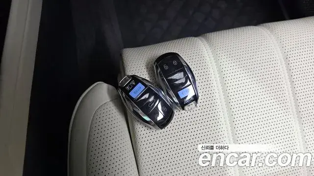Bentley Bentayga 2023 — Photo 39/40