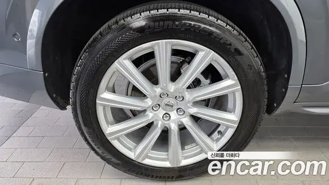Volvo XC90 2018 — ფოტო 14/20