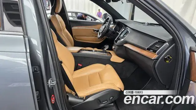 Volvo XC90 2018 — ფოტო 19/20