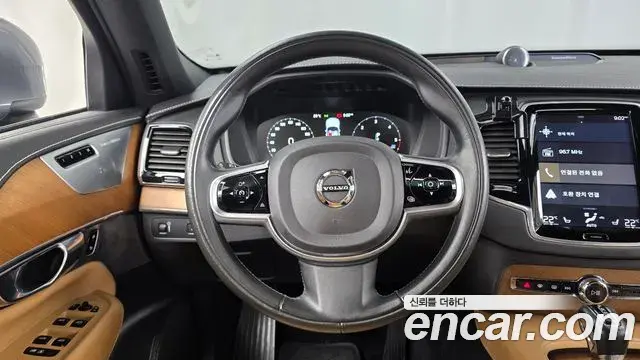 Volvo XC90 2018 — ფოტო 11/20