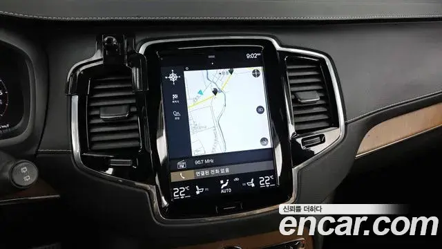 Volvo XC90 2018 — ფოტო 16/20