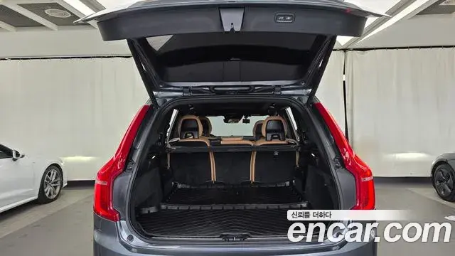 Volvo XC90 2018 — ფოტო 9/20