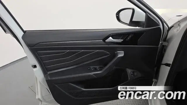 Volkswagen Jetta 2023 — ფოტო 10/32