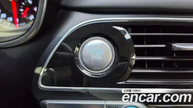 Genesis G70 2019 — Photo 16/34
