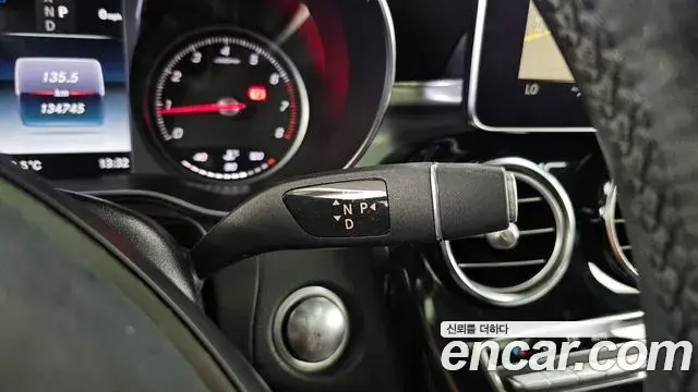 Mercedes-Benz GLC-Class 2019 — Photo 29/34