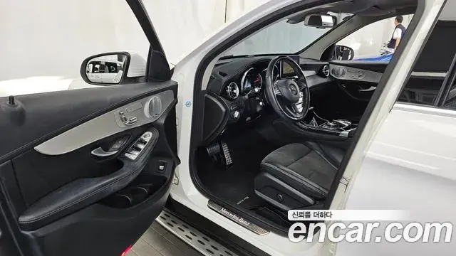 Mercedes-Benz GLC-Class 2019 — Photo 11/34