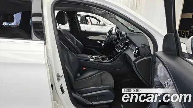 Mercedes-Benz GLC-Class 2019 — Photo 30/34