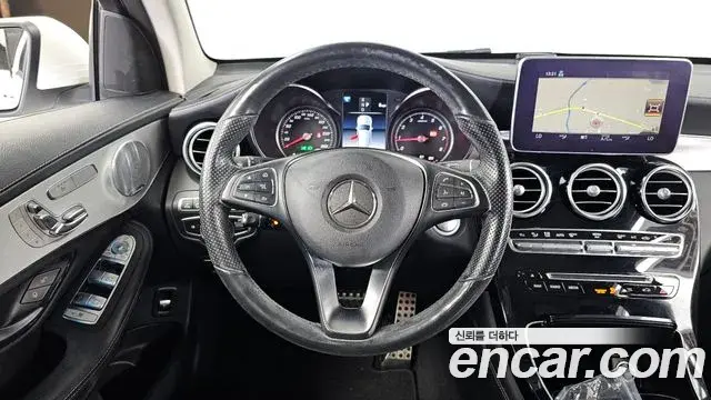 Mercedes-Benz GLC-Class 2019 — Photo 8/34