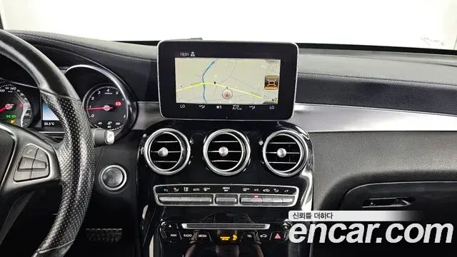 Mercedes-Benz GLC-Class 2019 — Photo 21/34