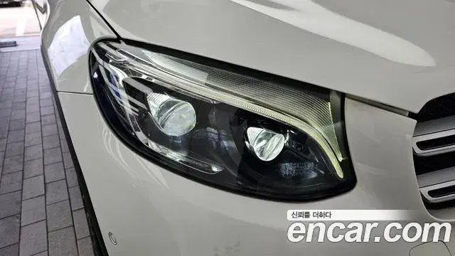 Mercedes-Benz GLC-Class 2019 — Photo 13/34